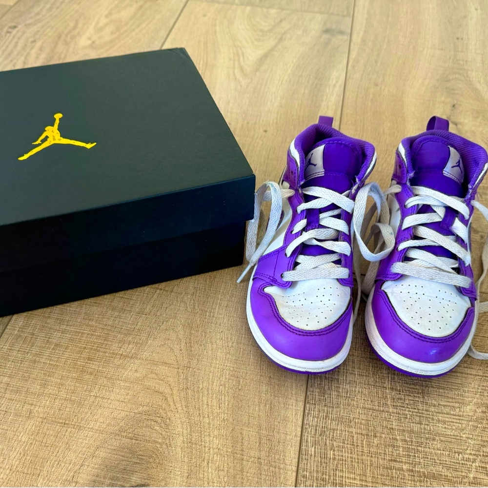 Grade School Girls Mid Nike Air Jordans Retro Purple Venom White Size 13